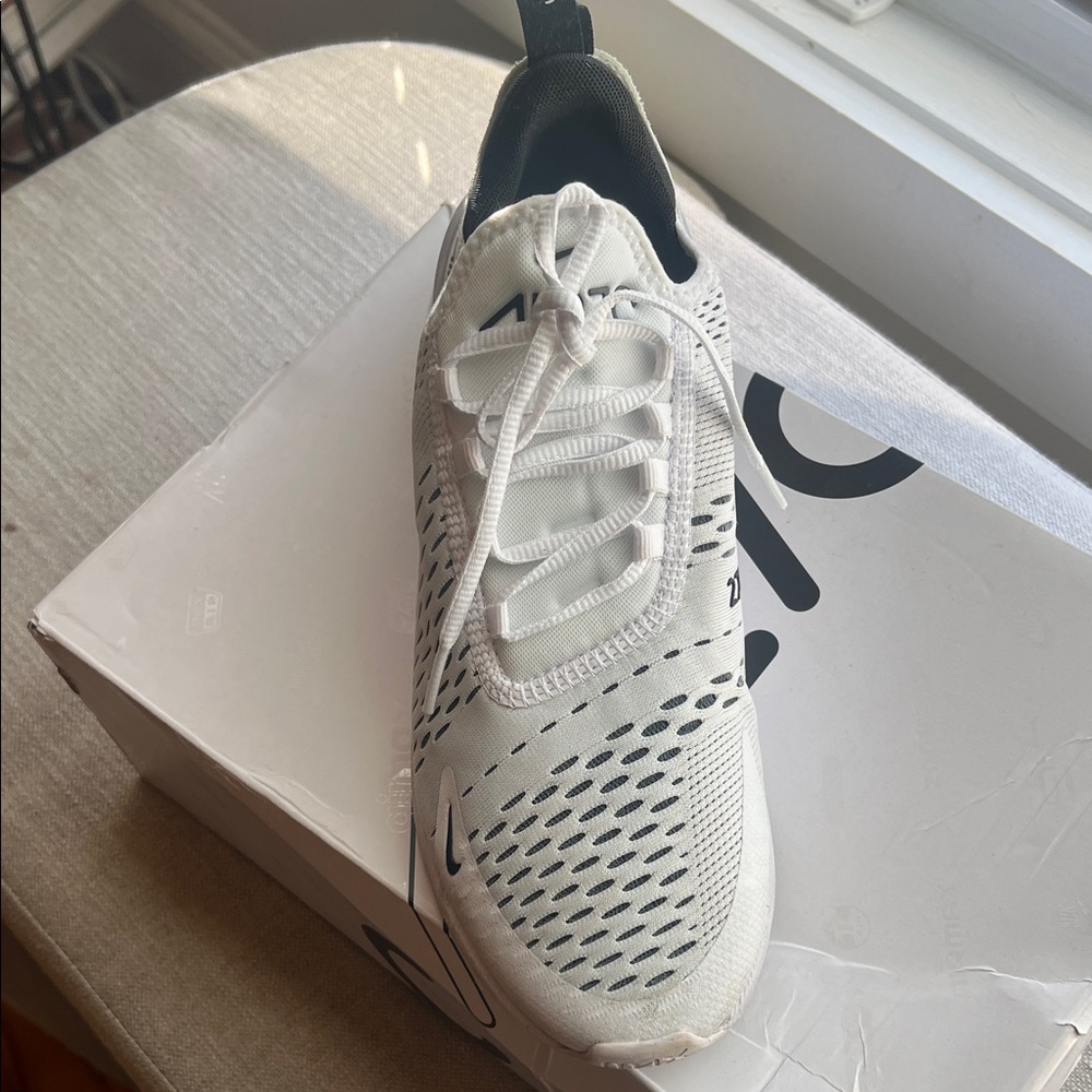 Nike Air Max 270 - Women’s Sz 9